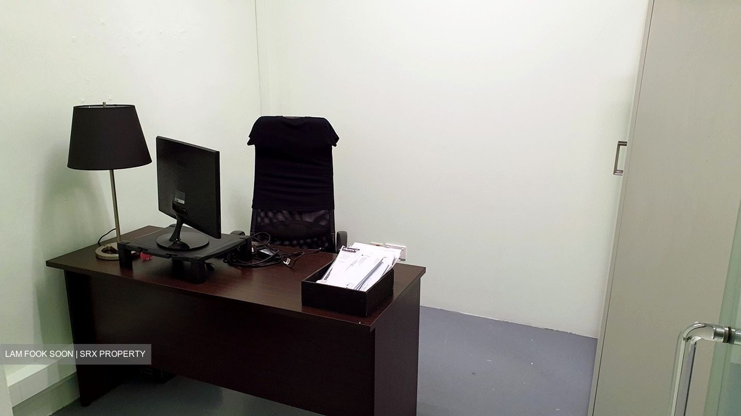 Waterloo Centre (D7), Office #333759721